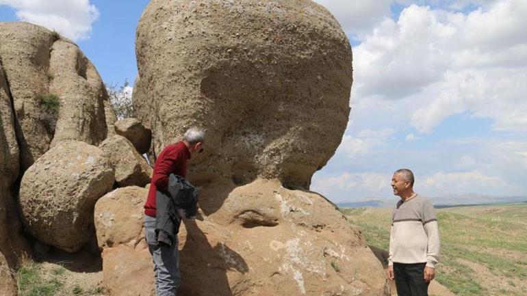 Henüz sırrı çözülemedi Tepenin tam ortasında esrarengiz kayalar