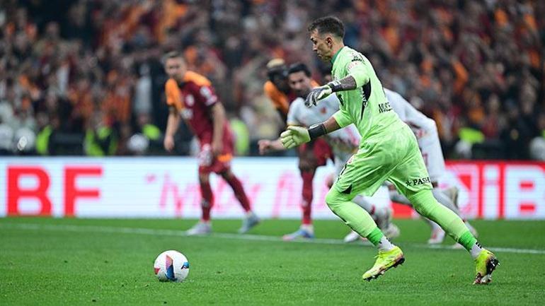 Galatasaraylı Muslerayı yerden yere vurdu, 22 yıl önce Mourinho aynısını yaptı