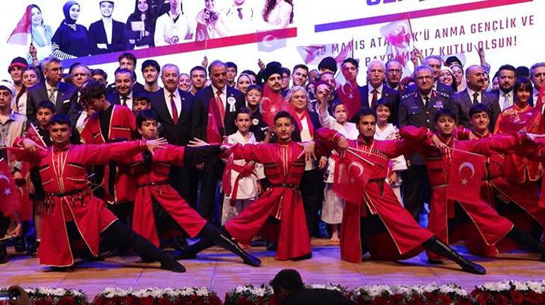 İstanbulda 19 Mayıs Atatürkü Anma, Gençlik ve Spor Bayramı kutlandı