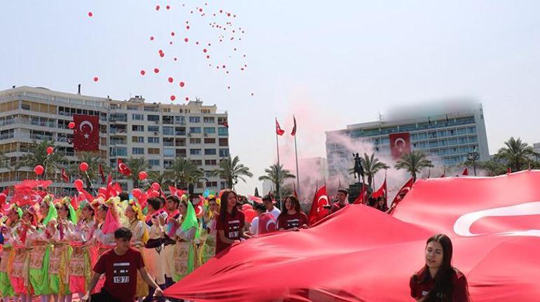 İzmirde 19 Mayıs coşkuyla kutlandı