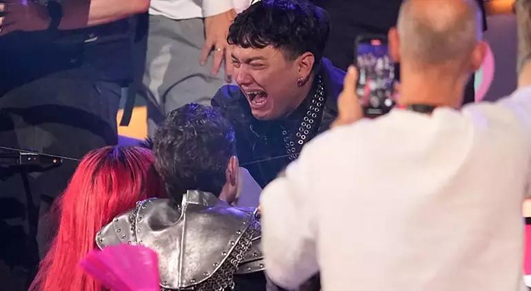 Eurovision 2025 şampiyonu gözyaşlarına boğuldu Viyanada kahraman gibi karşılandı