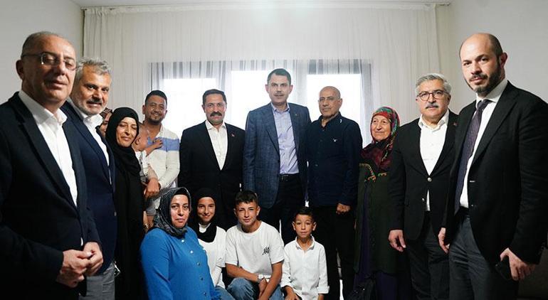Bakan Kurum evlerine kavuşan depremzede aileye misafir oldu