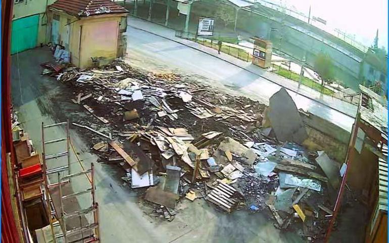 Kar maskesi takıp plakası sökülen lüks araçla geldiler Kimlikleri şoke etti