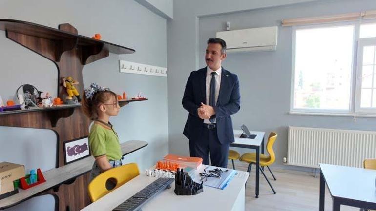 Elison 6745 4üncü sınıf öğrencisi öğrencinin pet şişeden yaptığı proje gündem oldu
