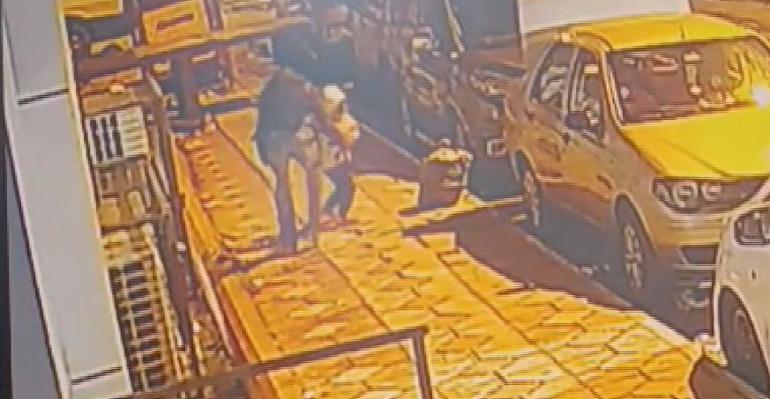 İstanbulda saniye saniye çocuk kaçırma girişimi kamerada