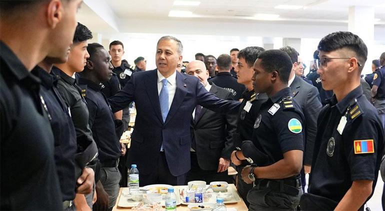 İçişleri Bakanı Yerlikaya Polis Akademisi öğrencileri ile bir araya geldi