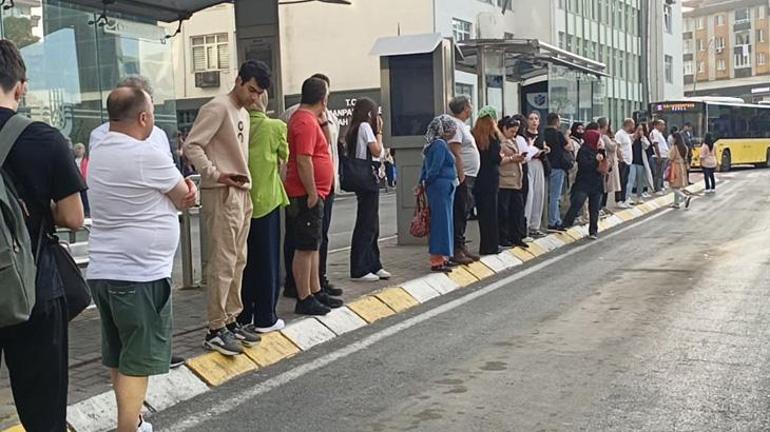 İstanbulda halk otobüsleri seferlere yeniden başladı