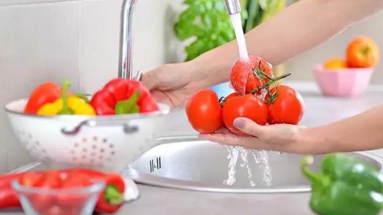 Sebze ve meyvelerde pestisitleri temizleyen en etkili yöntem Sakın önce koymayın, daha çok çoğaltıyor
