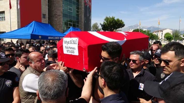 Babalarına, üniformasını giyerek veda ettiler Gözyaşları sel oldu