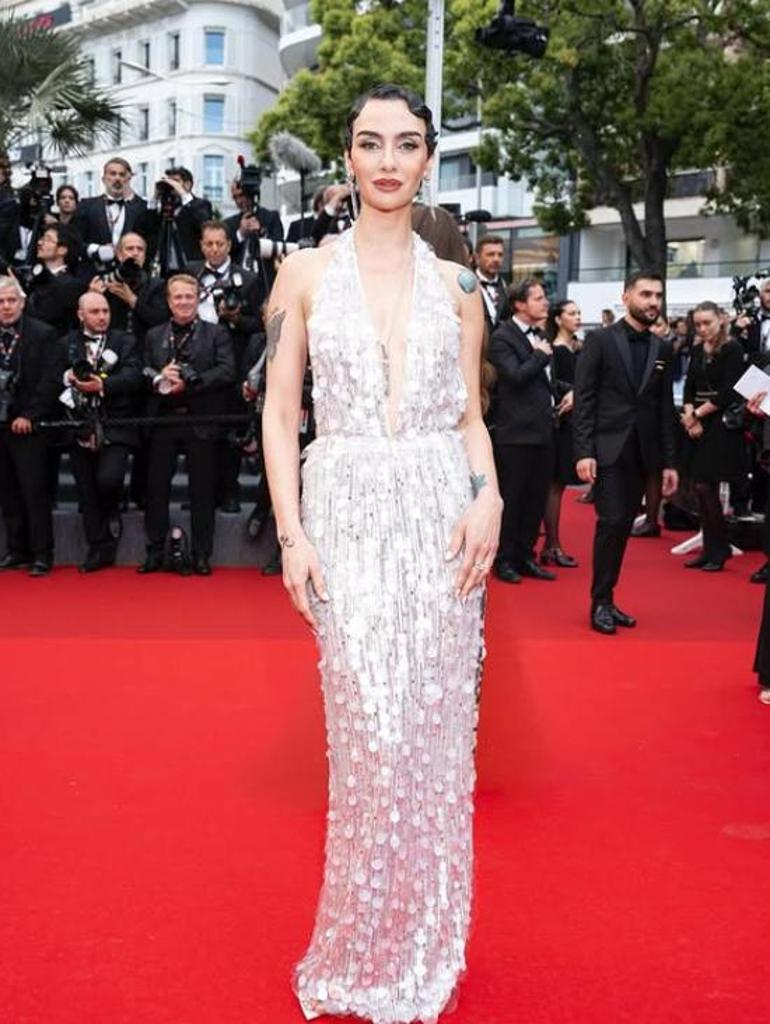 Ünlü modacı yorumladı Cannesda kim öne çıktı Sinem Ünsal, Hande Erçel, Dilan Çiçek Deniz...