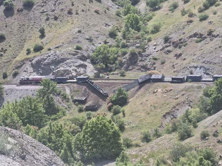 Elazığda tren kazası 5 vagon raydan çıktı
