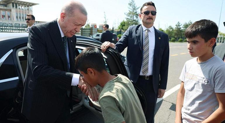 Cumhurbaşkanı Erdoğan Adıyamanlı çocuklarla bir araya geldi