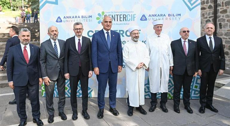 Türkiyenin İlk İslamofobi İle Mücadele Merkezi Bakan Ersoyun katılımı ile açıldı