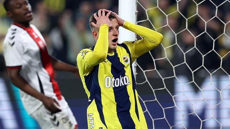 Fenerbahçede 2 futbolcu gemileri yaktı Protestoluk ne yaptım
