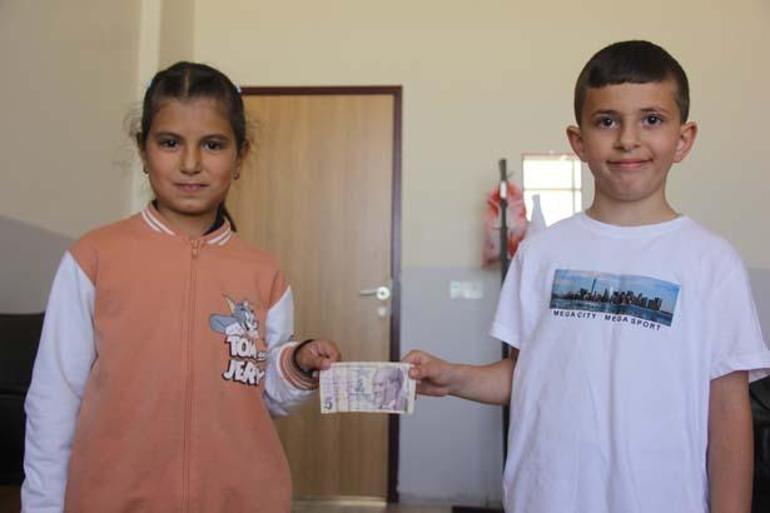 İlkokul öğrencisi kantinden aldığı 5 liranın üstündeki notu gördü Herkes seferber oldu