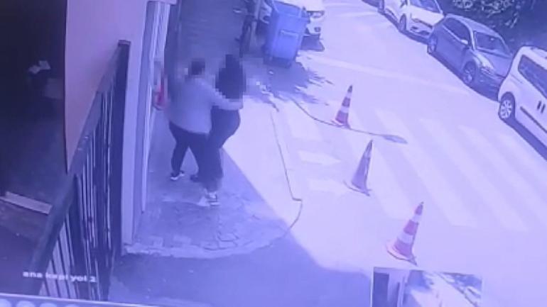 Lisede dehşet Kız öğrenci arkadaşını bıçaklayıp kaçtı