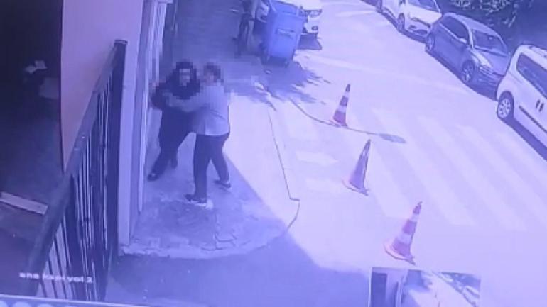 Lisede dehşet Kız öğrenci arkadaşını bıçaklayıp kaçtı