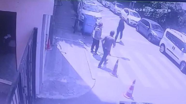 Lisede dehşet Kız öğrenci arkadaşını bıçaklayıp kaçtı