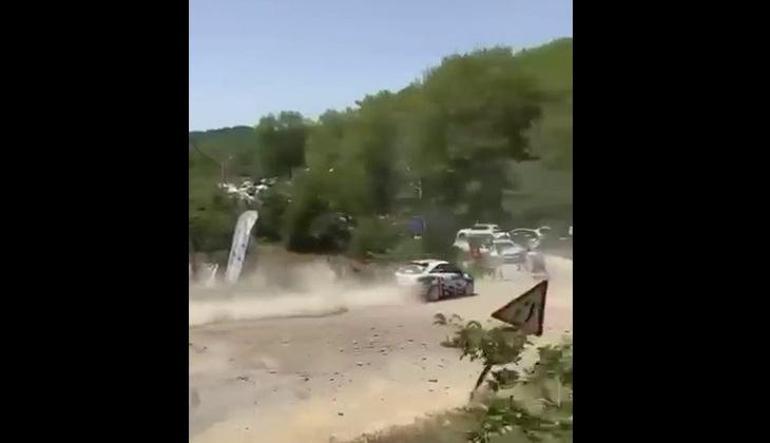 Korku filmlerini aratmayacak olay Bursada yarış aracı seyircilerin bulunduğıu bölgeye savruldu