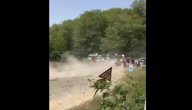Korku filmlerini aratmayacak olay Bursada yarış aracı seyircilerin bulunduğıu bölgeye savruldu