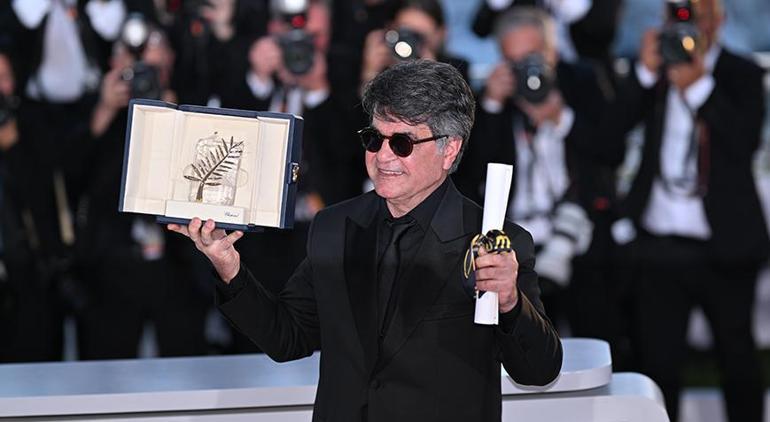 Altın Palmiye Ödülünü kazanan İranlı yönetmen Jafar Panahi oldu