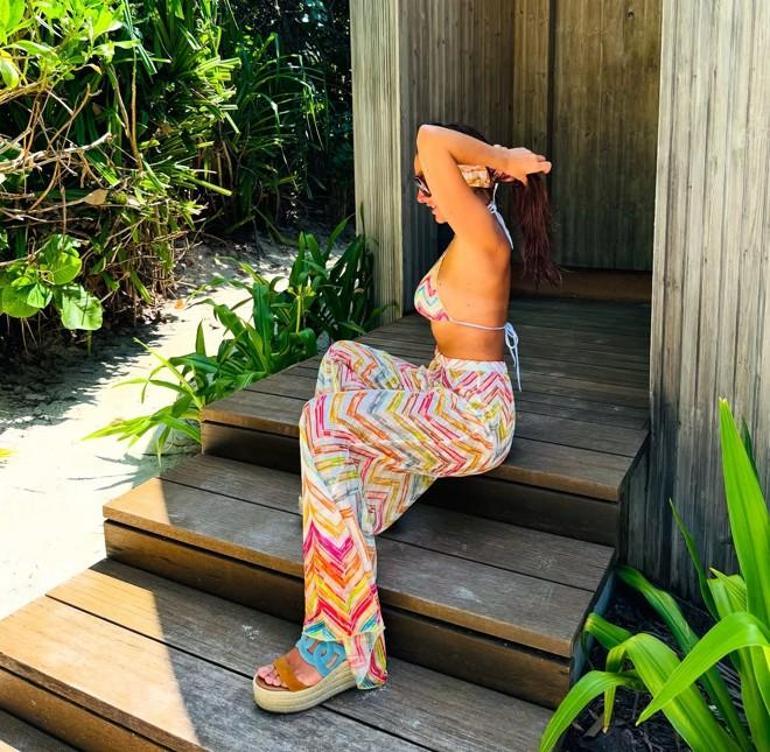 Hadise soluğu Maldivlerde aldı Bikinili pozlarını Instagramdan peş peşe paylaştı