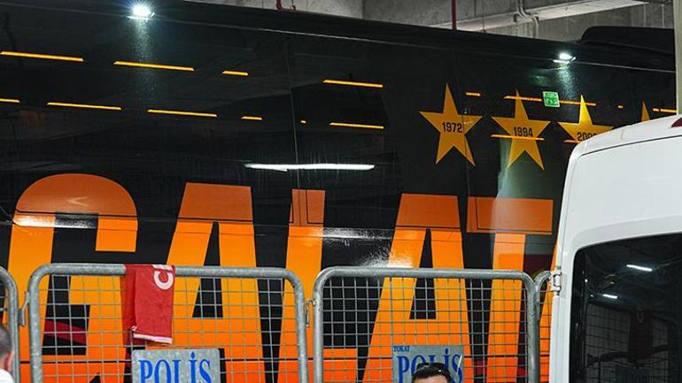 Galatasaray takım otobüsüne Göztepe deplasmanında taşlı saldırı