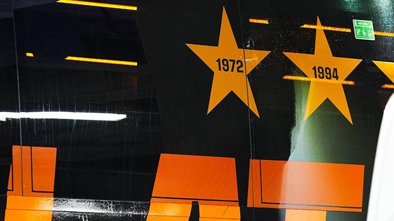 Galatasaray takım otobüsüne Göztepe deplasmanında taşlı saldırı