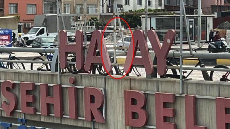 Kentteki 6 tabelanın ‘T’ harfi gizemli şekilde kayboldu Gerçek herkesi şaşırttı