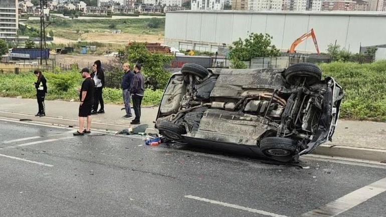 Beylikdüzünde feci kaza Önce ters şeride daldı, ardından 2 araca çarptı