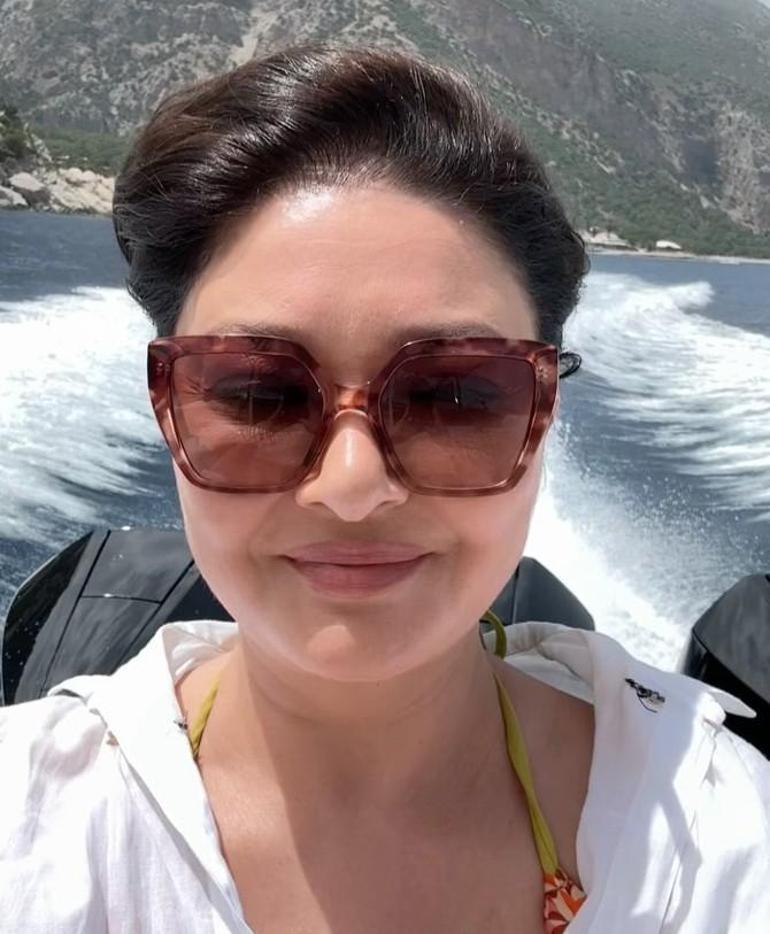 Yaz sezonunu kırmızı mayosuyla açtı Fiziğiyle genç kızlara taş çıkarttı