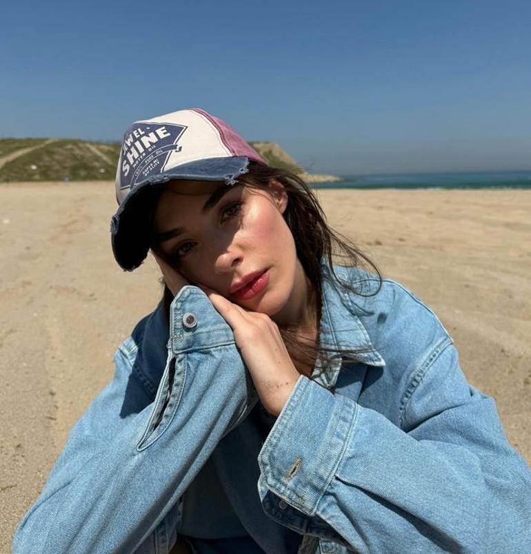Bensu Soraldan plajda yeni pozlar Instagramda beğeni yağdı