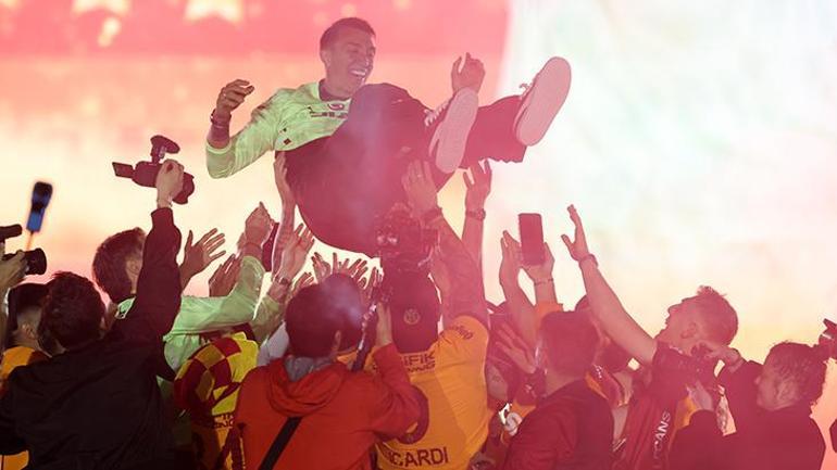 Galatasarayda Fernando Muslera omuzlara alındı Her zaman kalbimizde olacaksın