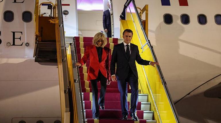 Macronun uçağından şok görüntü Eşinden tokat mı yedi Elysee Sarayından açıklama