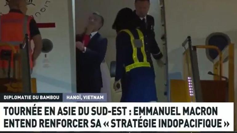 Macronun uçağından şok görüntü Eşinden tokat mı yedi Elysee Sarayından açıklama