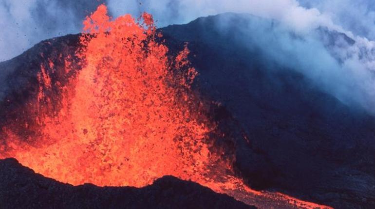 Hawaiide Kilauea Yanardağından 300 metreye ulaşan lavlar