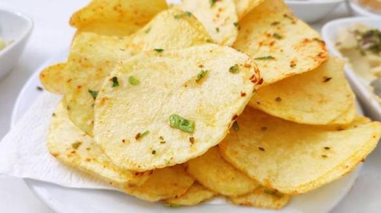 Paketli cips yerine tüketebileceğiniz sağlıklı cips tarifleri... Patates, mercimek veya nohut varsa mutlaka deneyin
