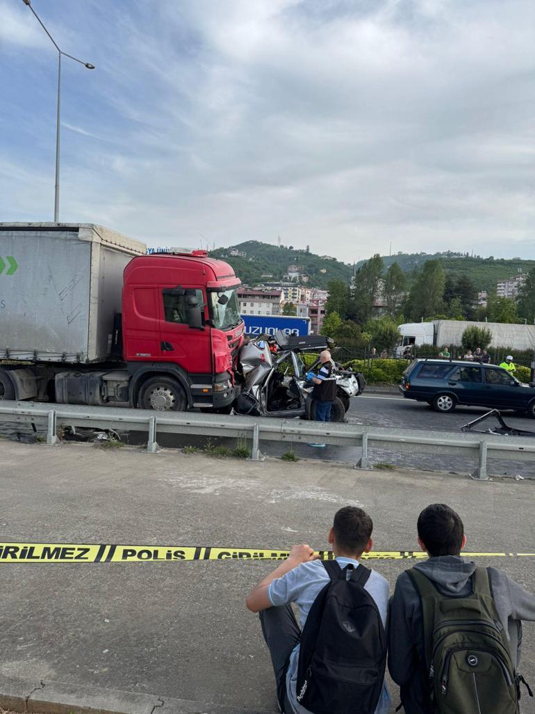 İki TIR arasında can pazarı Zincirleme kazada kan donduran görüntü