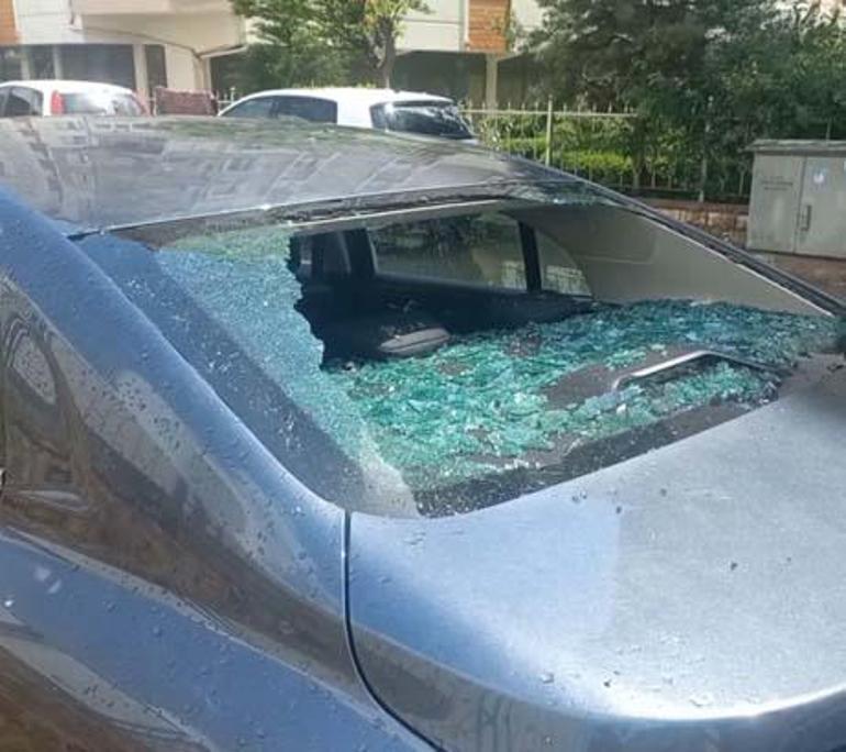 Kentte devasa büyüklükte dolu yağdı Hatıra fotoğrafı çektirdiler