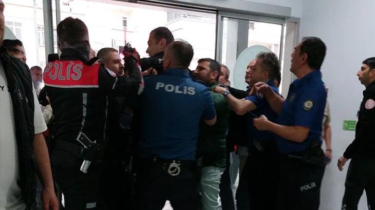 Cezaevi müdürü cinayetine karışmıştı Berberde silahlı saldırıda öldürüldü