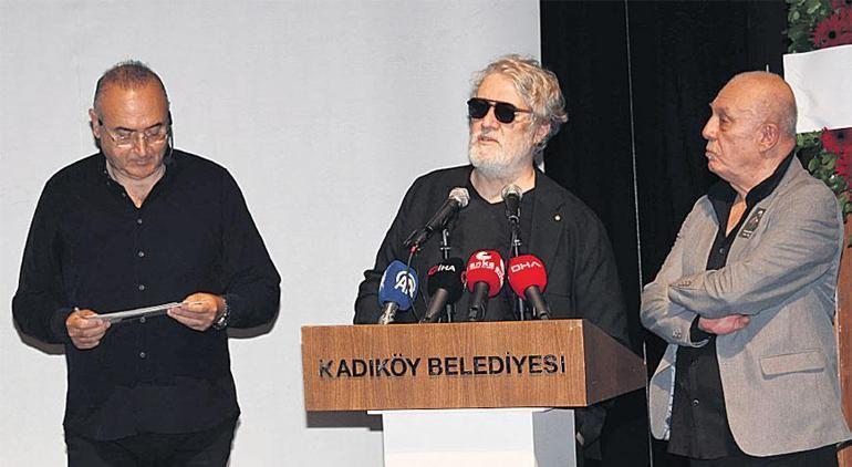 Şarkılarla uğurlandı
