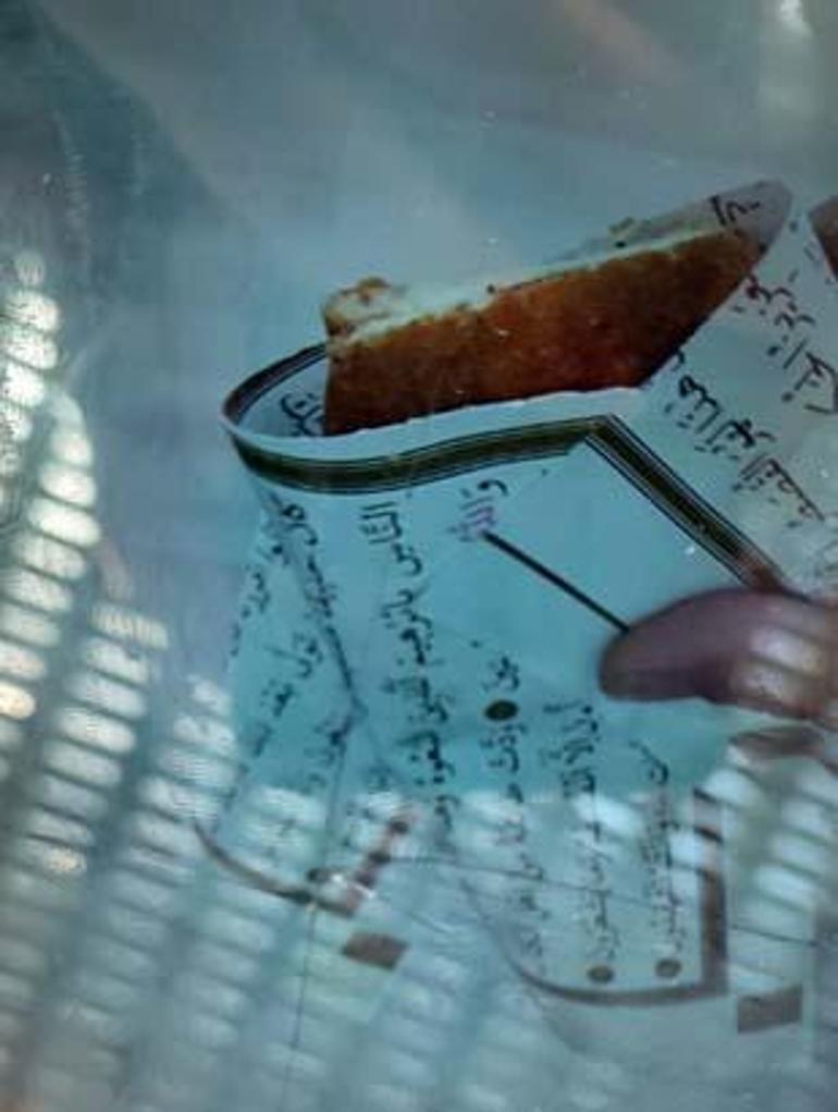 Tepki çeken olay Kantinci Kuran-ı Kerim sayfalarını tost kağıdı yaptı