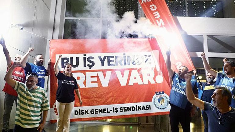 İzmir’de 23 bin işçi greve çıktı Otobüs duraklarında metrelerce kuyruk oluştu