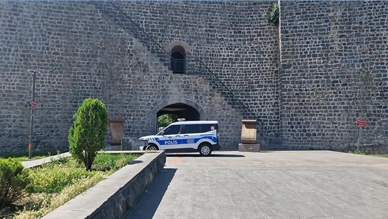 Diyarbakırda surlara asılan İmamoğlu pankartlarına polis müdahalesi