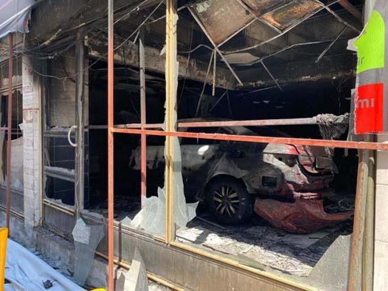 Alevlerin arasında kalan oto yıkamacı hayatını kaybetti Korkunç anlar kamerada