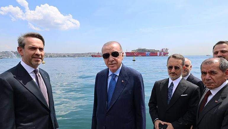 İstanbul Boğazında tarihi an Erdoğan, Osman Gaziyi Karadenize uğurladı