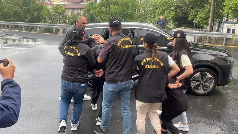 Boşandığı eşinin sevgilisini bıcaklayarak öldürdü