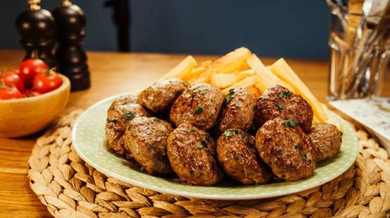 Köftenin kıvamını tutturmanın altın kuralı Asırlık köfteciler püf noktasını verdi