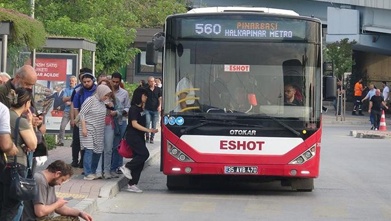 İzmir’de grev 2. gününde Vatandaş durakta, araçlar yolda bekliyor