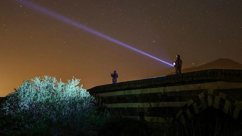Jandarma başında nöbet tutuyor Gündüz dron, gece termal kamera devrede
